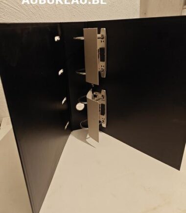 Classeur noir à double mécanisme